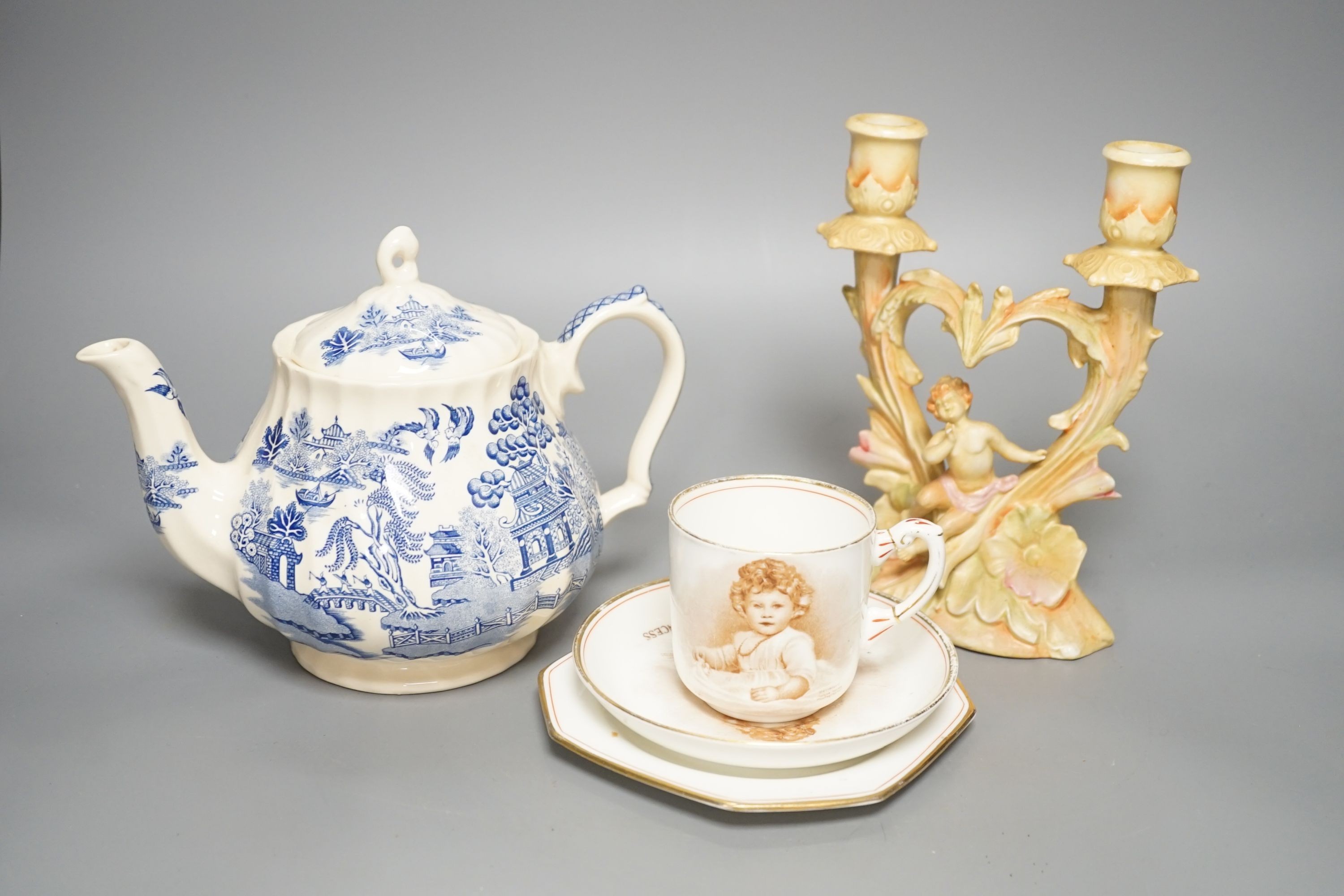 A quantity of mixed ceramics including Willow pattern teapot, coronation cup and saucer, studio pottery bowl etc.